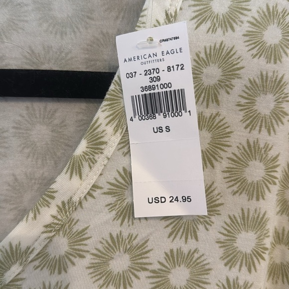 American Eagle Outfitters Green Floral Women's Top - Picture 3 of 4